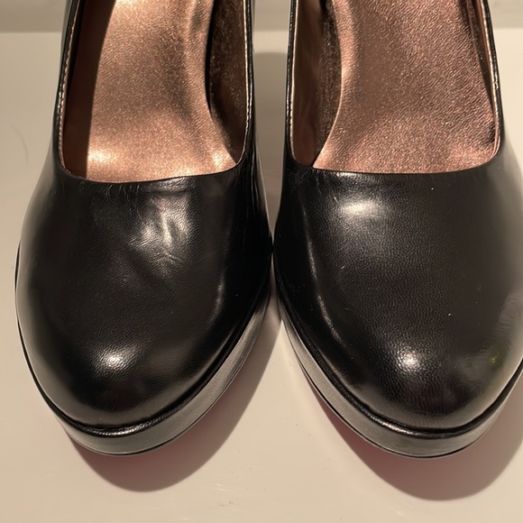 MARC FISHER BRAND NEW BLACK LEATHER PLATFORM HEELS - Picture 10 of 13